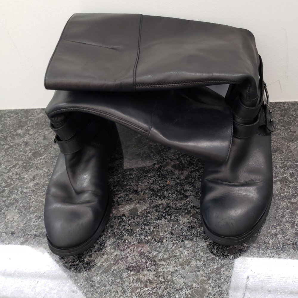 Women's black leather boots